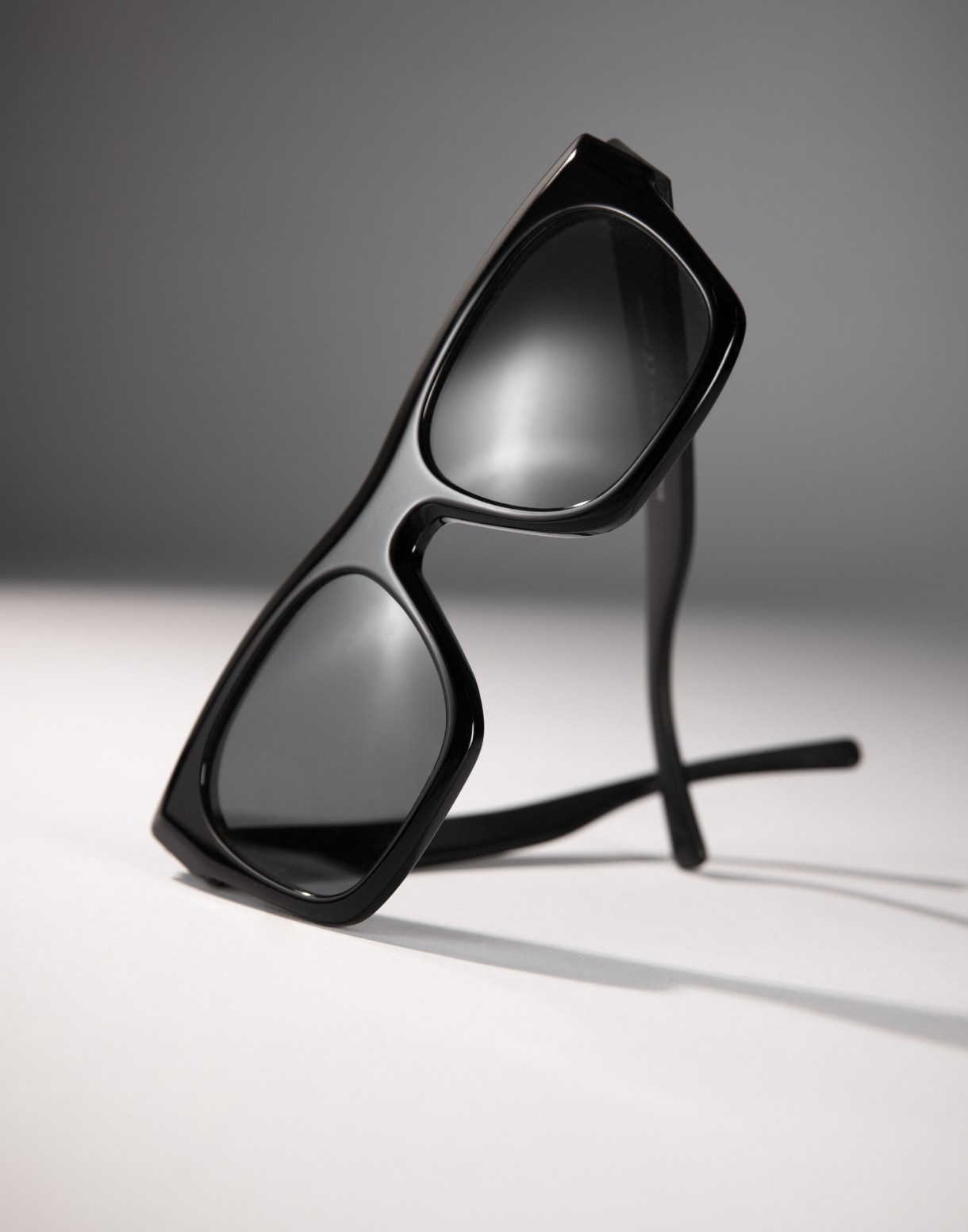 HAWKERS Gafas de sol Black Wine FELINE para mujer, femenino. Proteccion  UV400. Producto oficial diseñado en España