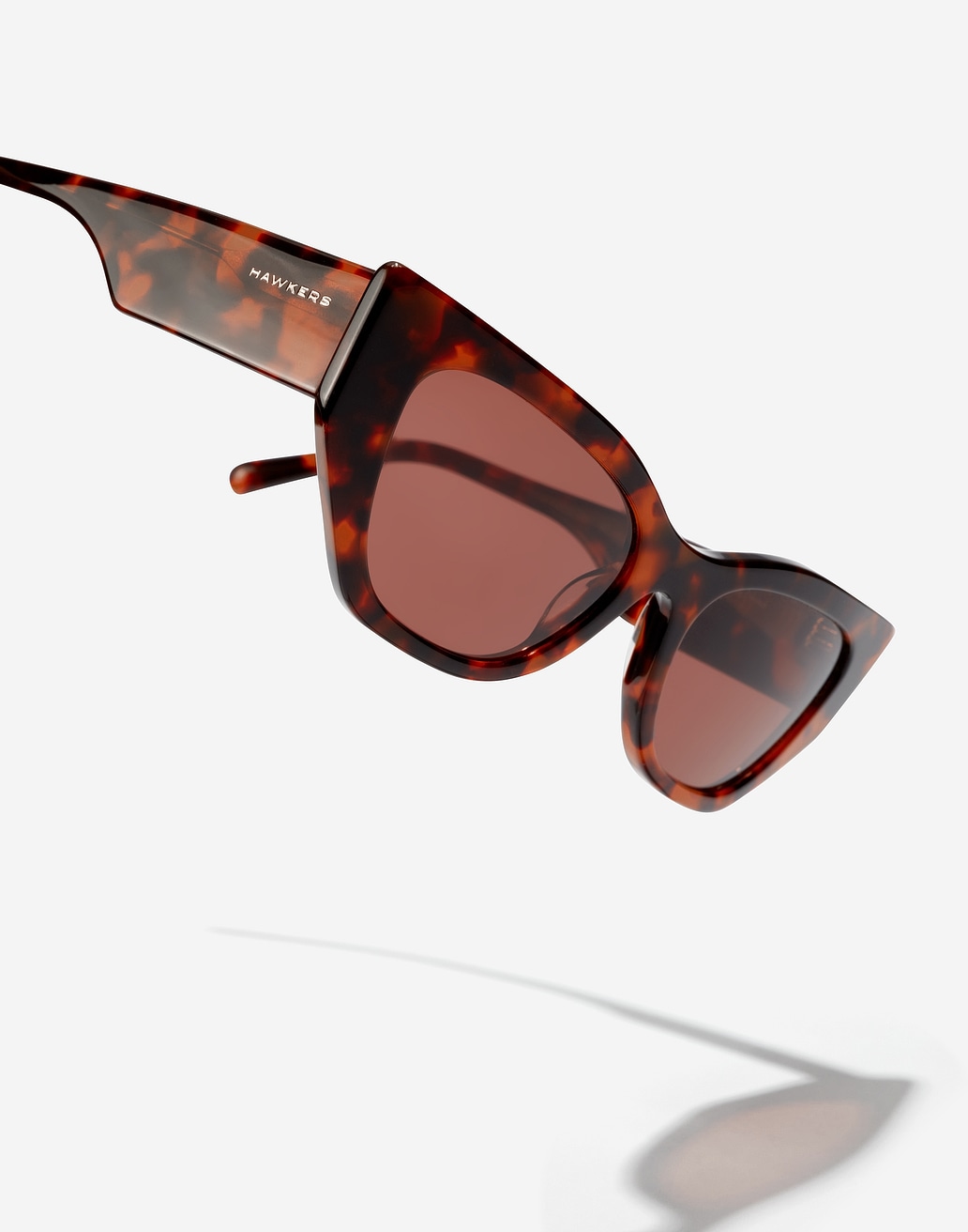 HAWKERS Manhattan Sunglasses Carey Rosewood outlets exaggerated angles