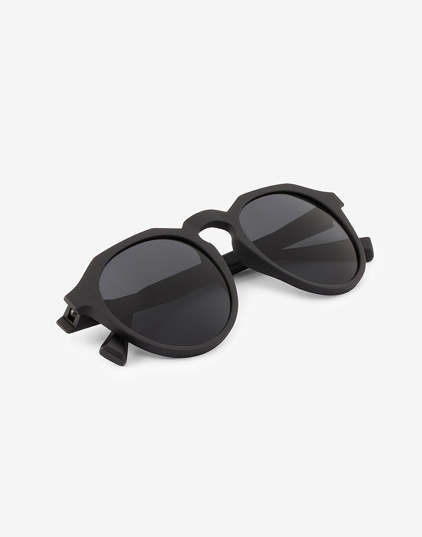 HAWKERS SUNGLASSES CARBON BLACK DARK ONE TR01